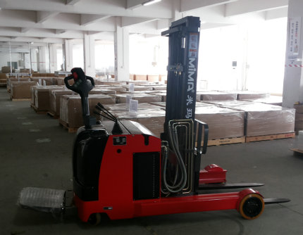 番禺電子廠采購我司前移式電動叉車